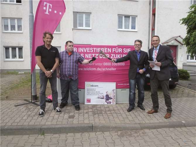 Herr Dalm und Herr Schmidt von der Telekomniederlassung Andernach; Herr Heller, Wirtschaftsförderer Andernach.net GmbH Andernach und Herr Moser von der Telekom Deutschland (v.li.).