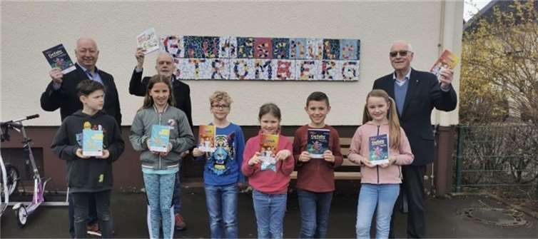 Herr Dr. Althoff, Herr Severin und Herr Eiser übergaben die Bücher persönlich.