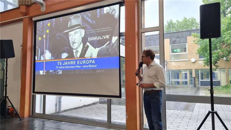 Herr Espenschied nahm sein Publikum mit auf eine spannende und abwechslungsreiche Reise.  Foto: Achim Engels