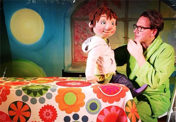 Herr Grün findet nichts mehr in seinem Leben schön, bis Jimmy in sein Leben tritt.privat