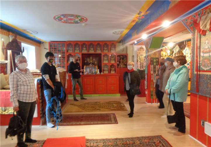 Herr Holler vom Kamalashila-Team einen Einblick in die buddhistische Philosophie und Praxis.Foto: Privat