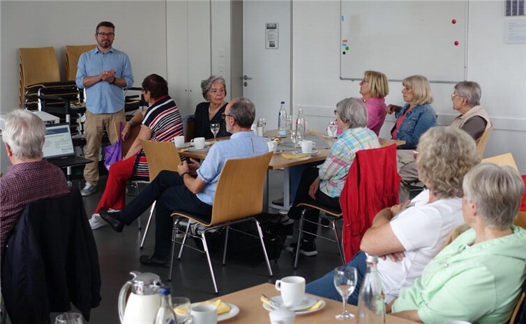 Herr Kalinowski bei seiner Präsentation. Foto: Rainer Stuckenschmidt