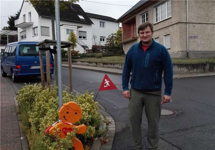 Herr Korzeniowski spendete einen „StreetBuddy“ und stellte diesen direkt auf. Foto: privat