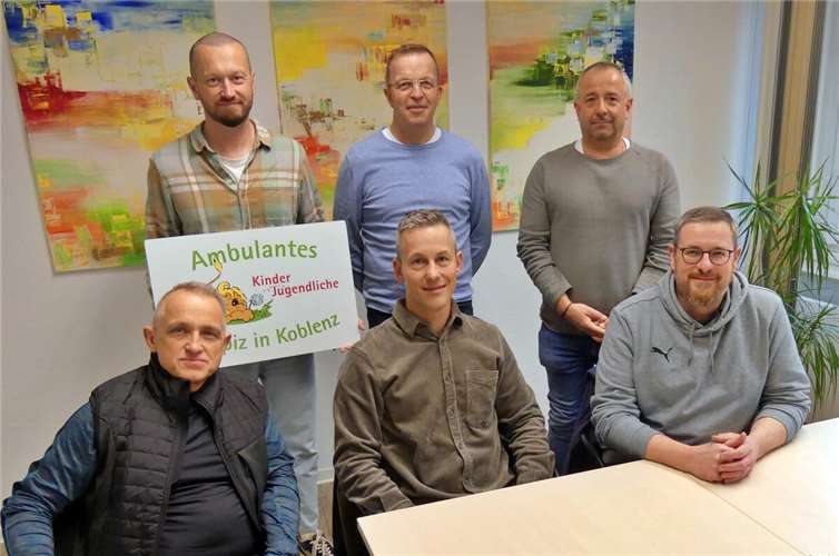 Herr Liefke vom Hospizverein Koblenz mit dem Naunheimer Orga-Team.  Foto: Hospizverein Koblenz