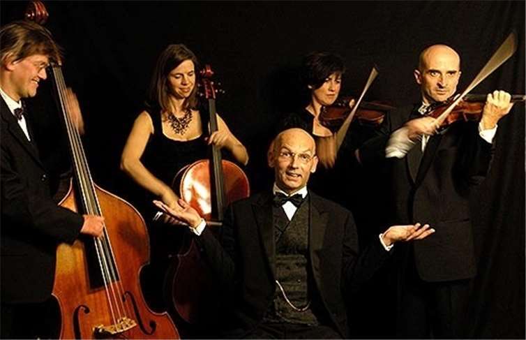 Herr Rössler und sein Tiffany Ensemble spielen beim Neujahrskonzert in Selters. privat