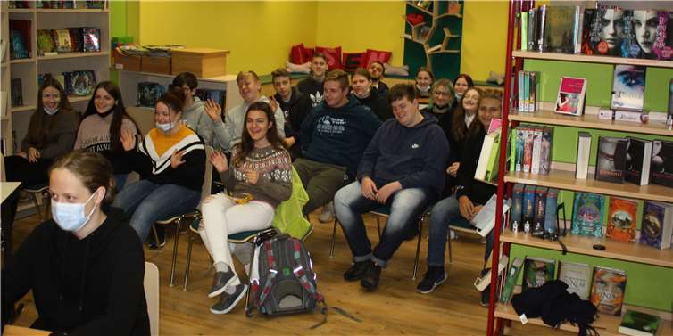 Herr Rüdiger stellte den Schülern die Fragen. Fotos: privat