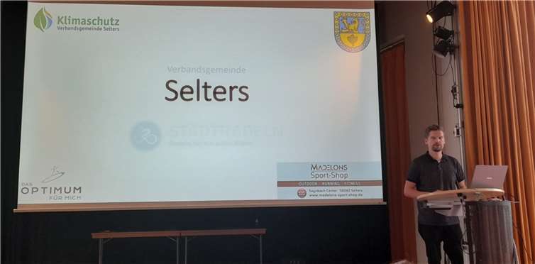 Herr Siry bei der Abschlussveranstaltung der Stadtradeln-Aktion 2024 in Montabaur.  Foto: Kreisverwaltung Westerwald/Christoph Brabender