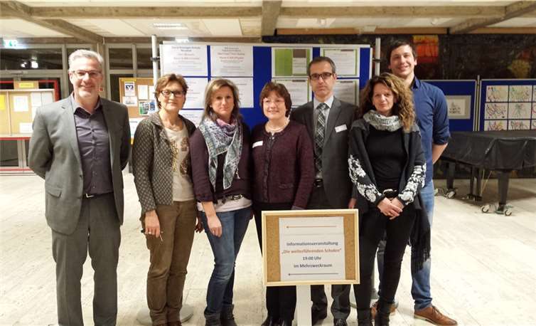 Herr Weber – Carl-Benz (nicht auf dem Foto), Frau Sarholz – Höhere Berufsfachschule, Herr Etzkorn – Julius-Wegeler, Herr Müller – August-Horch, Herr Wunsch – David-Roentgen.privat