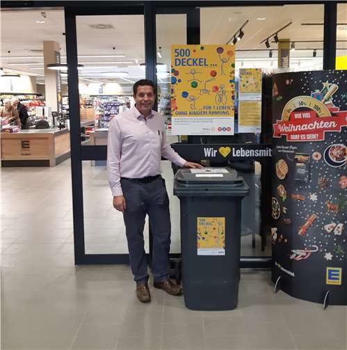 Herr Ziegler vom neuen EDEKA Markt in Kaisersesch war spontan von der Aktion begeistert und stellt einen Standort im Eingangsbereich des Marktes zur Verfügung.privat