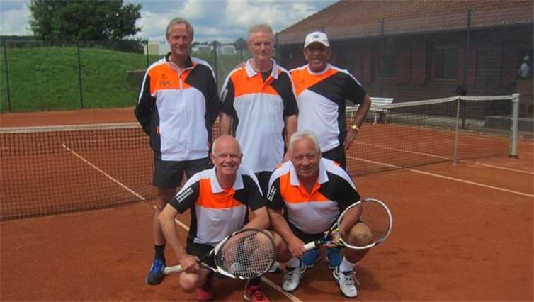 Herren 60 I: hinten v.l.n.r.: Dieter Merkler, Manfred Fischer, Trainer Shoukry, vorn v.l.n.r. Werner Schweitzer, Ottmar Pinter