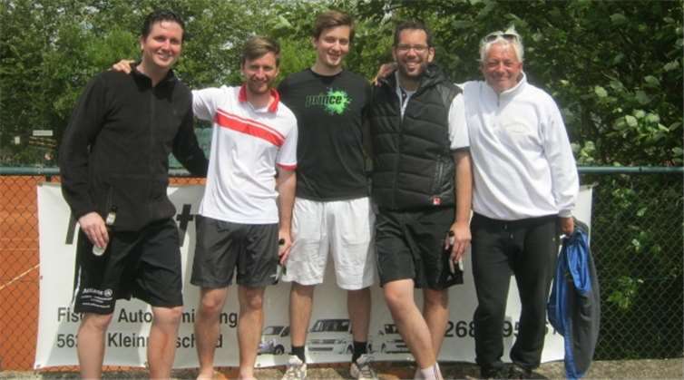 Herrenmannschaft und Vorsitzender Bernd Hörter.Foto: privat