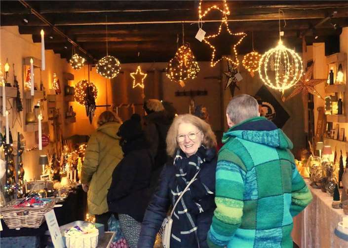 Herrliche Advents- und Weihnachtsdekorationen für das gesamte Heim animierten zu...