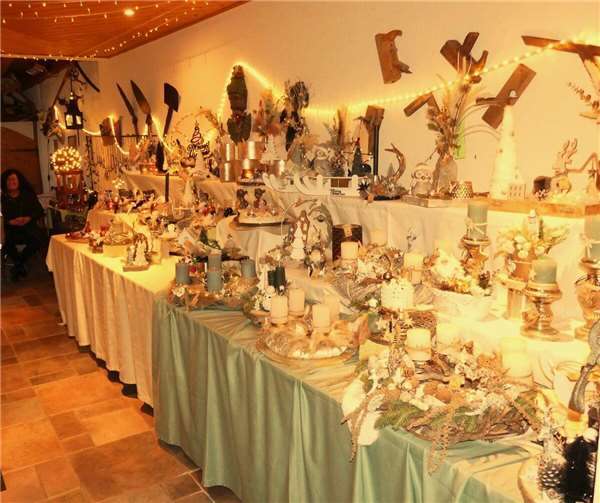 Herrliche Advents- und Weihnachtsdekorationen für das gesamte Heim animierten zu...