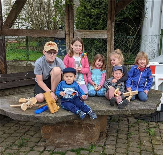 Herschbroicher Kinder kläpperten an Ostern.  Foto: Dirk Mlinski