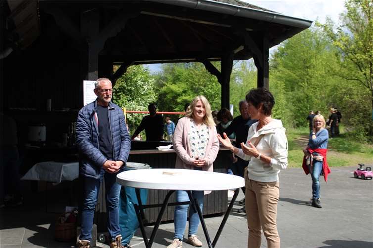 Herta Lauer, Hans-Willi Jungbluth, Olaf Wulf und Petra Schneider beim Heimat- und Familienwandertag.  Foto: Nicole Wolter