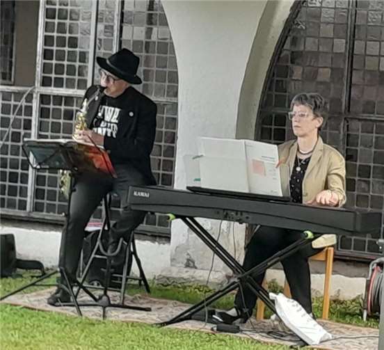 Hervorragende regionale Musiker - wie auch „Dirko Juchem“ - sind in diesem Jahr noch bei schönen Live-Events mit freiem Eintritt zu erleben. Foto: röhrig