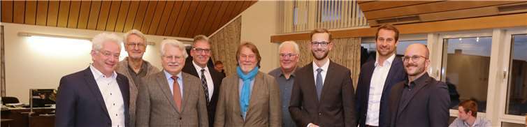„Meisterliche Verbandsgemeinde“ Herzlich willkommen: Die Fraktionsvorsitzenden und Bürgermeister Richter-Hopprich begrüßten das Team von Hitzler-Ingenieure - im wahrsten Sinne des Wortes - in der Mitte des Verbandsgemeinderates.