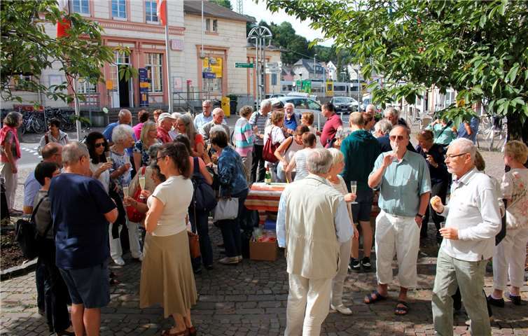 Herzlich willkommen in Remagen: Dieses Jahr besuchen die „Amis de Remagen“ die Römerstadt anlässlich von „Rhein in Flammen“.V. Thehos