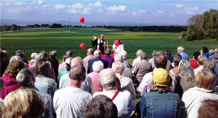 Herzlich willkommen zum ökumenischen Waldgottesdienst in herrlicher Umgebung.privat