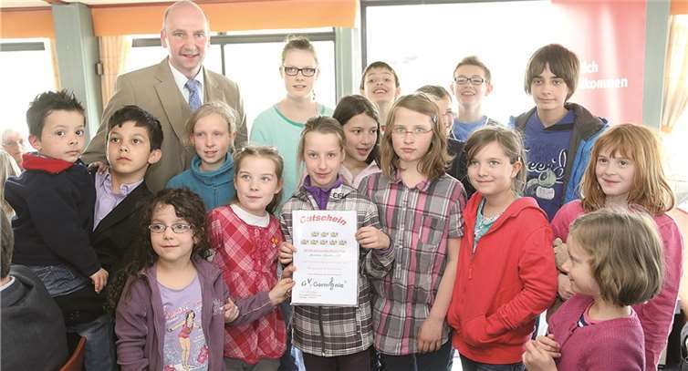 Herzliche Einladung an alle auf dem Foto abgebildeten Kid`s zum Überraschungsnachmittag am Samstag, 1. Juni.  Privat