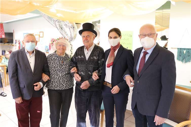 Seit 70 Jahren gemeinsam durch das Leben Herzliche Glückwünsche gab es auch von den Vertretern der kommunalen Politik.