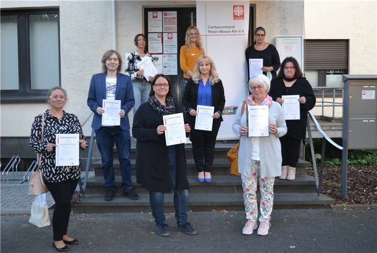 Herzlichen Glückwunsch allen Teilnehmerinnen und Teilnehmern, die im Betreuungskurs viel Fachwissen vermittelt bekamen. Foto: E.T. Müller