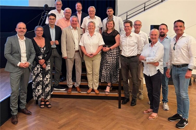 Herzlicher Abschied im Stadtrat: Die CDU-Ratsfraktion um den Fraktionsvorsitzenden Stephan Otto und den CDU-Kreisvorsitzenden Philip Rünz dankte der scheidenden Bürgermeisterin Ulrike Mohrs für die gemeinsame Zeit.