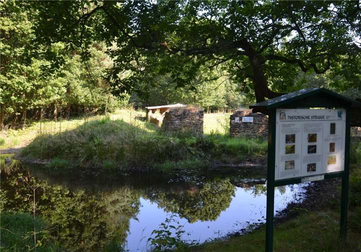 Heute Wald – vor 2000 Jahren Industriegebiet. Die Siedlung der Eisenschmelzer im Ahrweilerer Wald. Museum Roemervilla