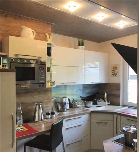 Heute erstrahlt die Küchendecke in völlig neuem Glanz