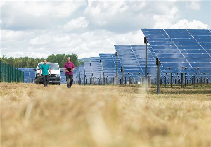 Heute liefern Windparks an Land oder auf hoher See, Photovoltaik- und Biogas-Anlangen mehr als 42 Prozent des Bruttostromverbrauchs in Deutschland.Quelle: innogy SE