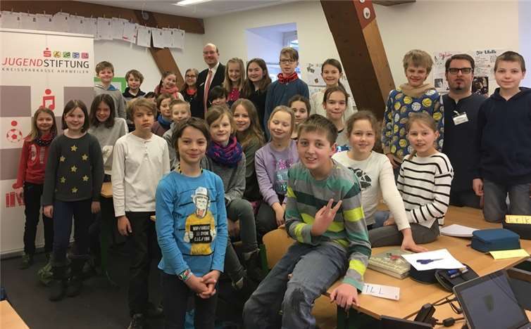 Heute wichtiger denn je: Die Schüler der fünften Klassen des Gymnasiums Nonnenwerth prüften kritisch ihr eigenes Medienverhalten.  privat