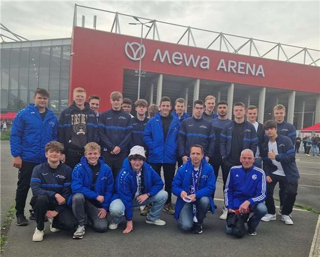 Hier die Mannschaft beim Besuch des Bundesligaspiels Mainz 05 gegen Schalke 04. Foto: privat