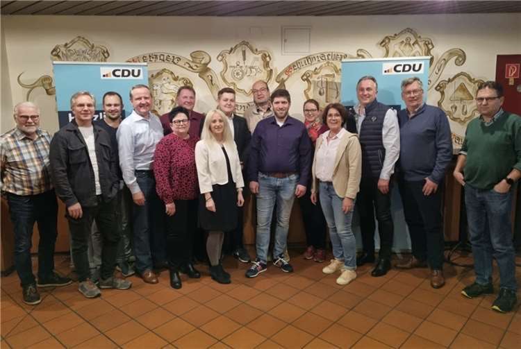 Hier einige der Bewerberinnen und Bewerber: v.li. Markus Paddags, Kevin Paffrath, Jörg Meurer, Michaele Deisen, Jochen Wihl, Sabrina Kochmann, Louis Caratiola, Manfred Thelen, Thomas Mallmann, Dr. Sonja Christ-Brendemühl, Sabine Meurer, Eric Caratiola, Peter Hürter, Horst Fischer. Quelle: CDU Oberfell