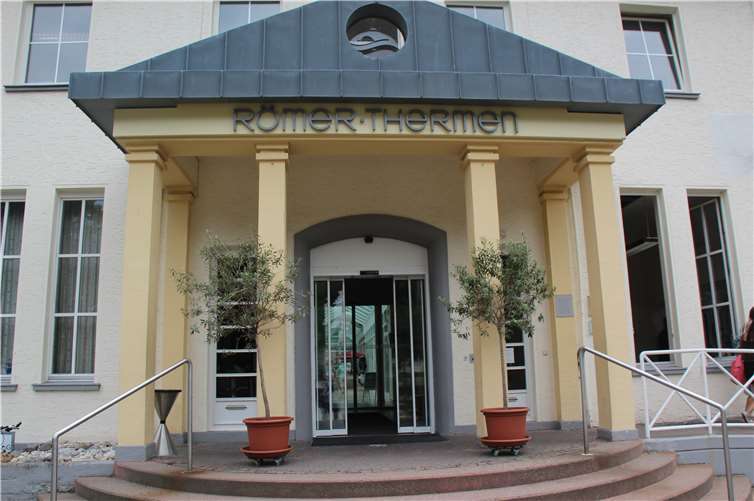 Hier gibt es noch Schwimmunterricht. Aber wenn immer mehr Bäder aus Kostengründen schließen, wird Deutschland zum „Nichtschwimmerland“. Schon seit Jahren steigt bei uns die Zahl der tödlichen Badeunfälle