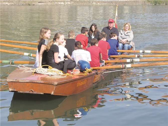 Hier ist eine Barke Mosella voll besetzt. privat