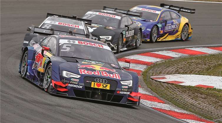 Hier sind die Verfolger Mattias Eckström (5) auf den Fersen. Foto: privat