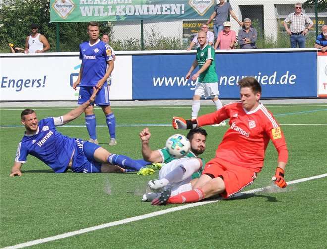 Hier verpasste Marian Kneuper die Gelegenheit zum 4:2. Fünf Minuten später hatte Pirmasens dann ausgeglichen und legte damit den Grundstein zum 5:3-Sieg.  TH