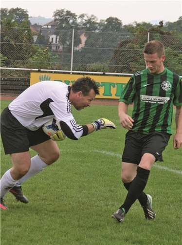 Hier war Dennis Simmat beim letzten Heimspiel gegen den FC Metternich einen Schritt zu spät. Insgesamt aber hat der Bendorfer Angreifer auch in dieser Saison bereits vier Mal getroffen.TH