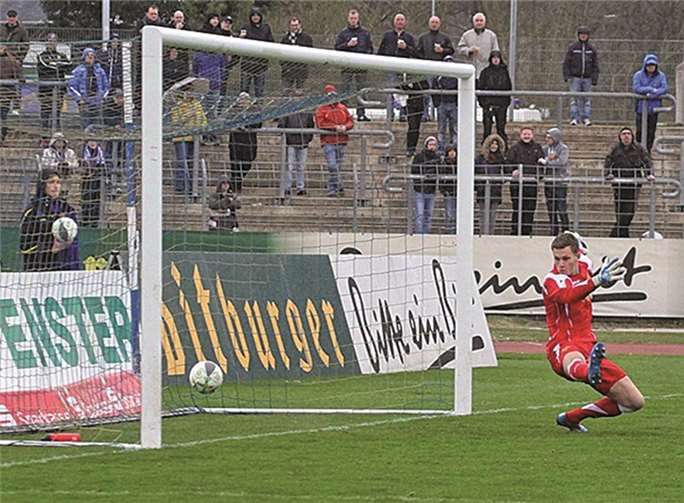 Hier war Fabrice Vollborn machtlos. Alexandre Mendy hatte gerade per Kopfball den Führungstreffer für die Saarländer markiert. -TH-
