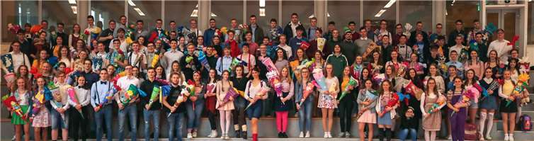 Hier war von sozialer Distanz noch keine Rede: Ein Foto des Abiturjahrgangs aus der Mottowoche. Foto: Hannah Weisbrod