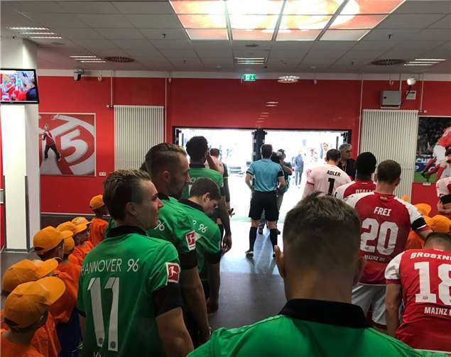 Hier waren unsere Kicker in der Saison 2017/2018 beim Bundesligaspiel zwischen Mainz 05 und Hannover 96 als Einlaufkids aktiv!