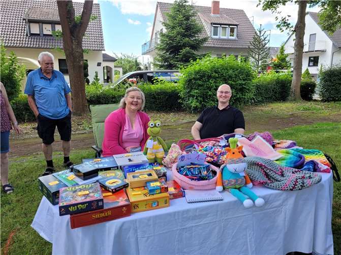 Hier warteten Spiele, Frosch und Kuh auf neue Besitzer. Fotos: privat