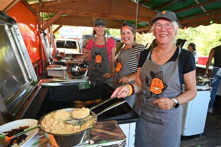 Hier werden die goldgelben Kröbbelche gebacken. Foto: SK