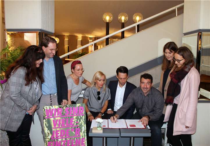 Hier wird die Rheinland-Pfälzer Erklärung der Vielen unterzeichnet. Fotos: privat