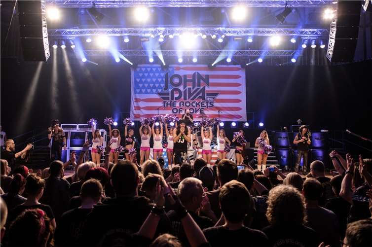 Highlight bei der Vulkanparty ist der Headliner „JOHN DIVA & the Rockets of Love“.  Quelle: VG Mendig