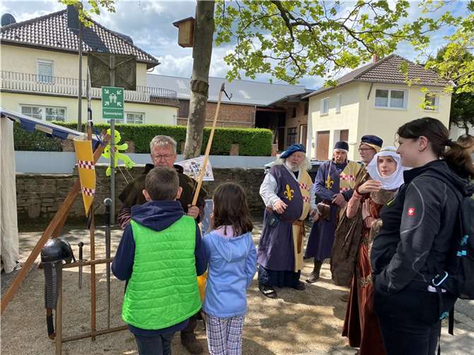 Highlight des Festes war zweifelsohne das eindrucksvolle Ritterfest, das die Kinder in die faszinierende Welt der mittelalterlichen Tomburgritter entführte.