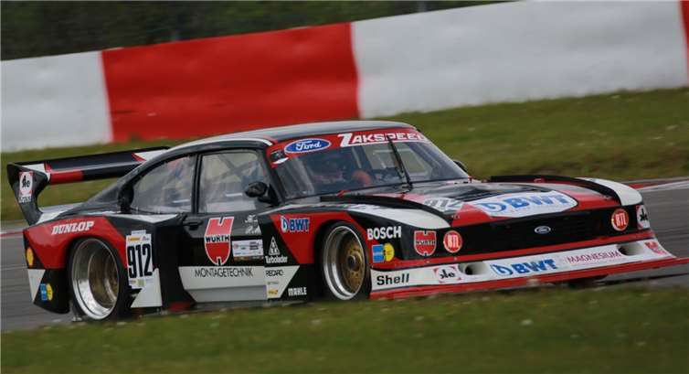 Highlight für Motorsportfans: der legendäre Zakspeed Ford Capri von Klaus Ludwig mit Peter Mücke am Steuer.