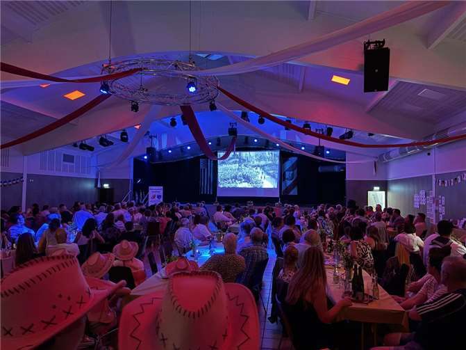 Highlight war der große Festakt im Haus Hergispach.Ein kurzer Film beschrieb die Anfänge der Partnerschaft und zeigte viele Fotos der gegenseitigen Besuche.Fotos: privat