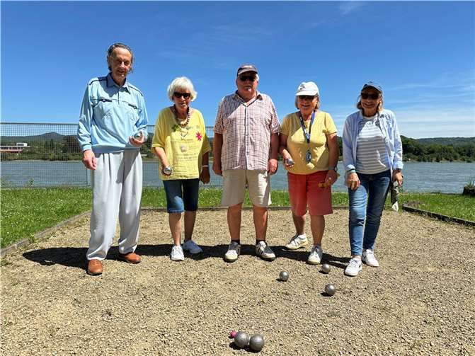 Hildegard Bonnie (r.) und ihre gute gelaunte Truppe.  Foto: ROB