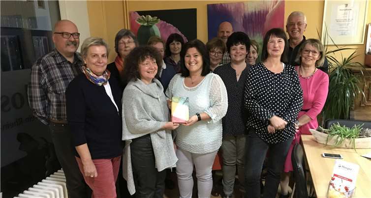 Hildegard Schneider überreichte die Zertifikate zur ehrenamtlichen Hospizbegleitung. privat